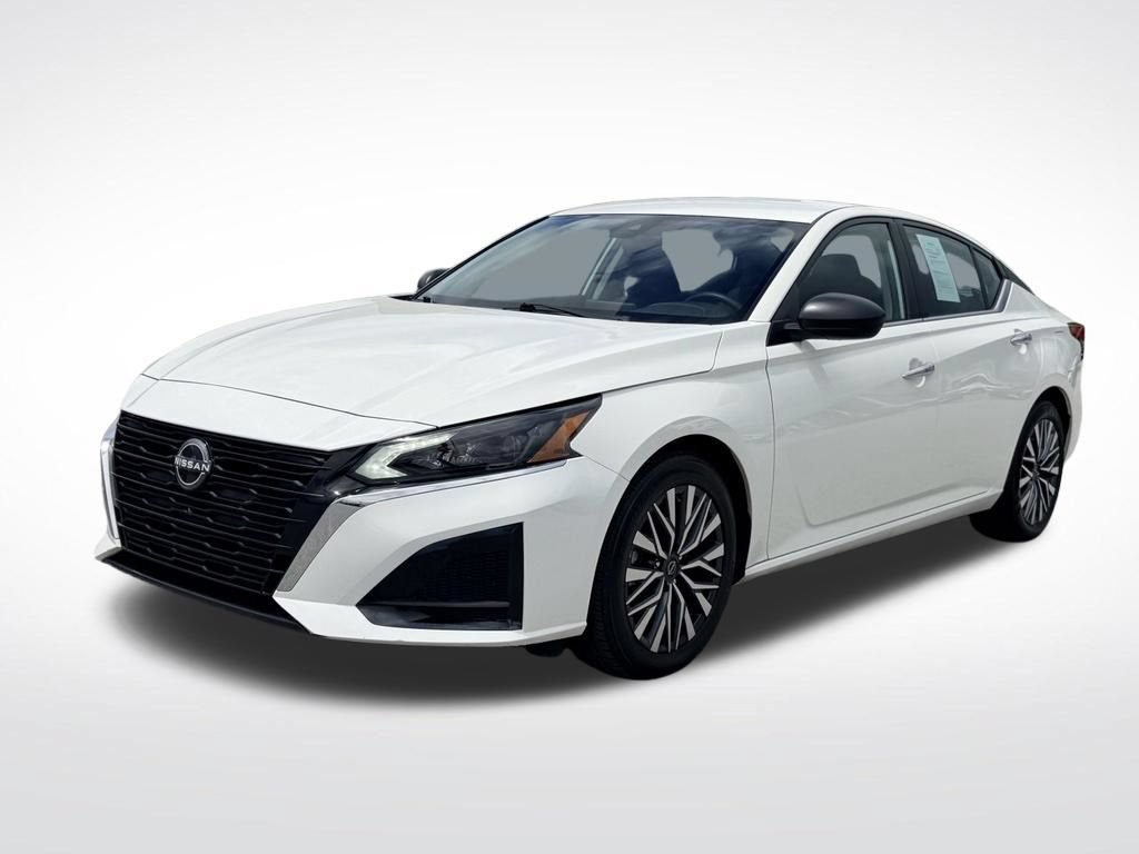 Used 2025 Nissan Altima 2.5 SV FWD image 2
