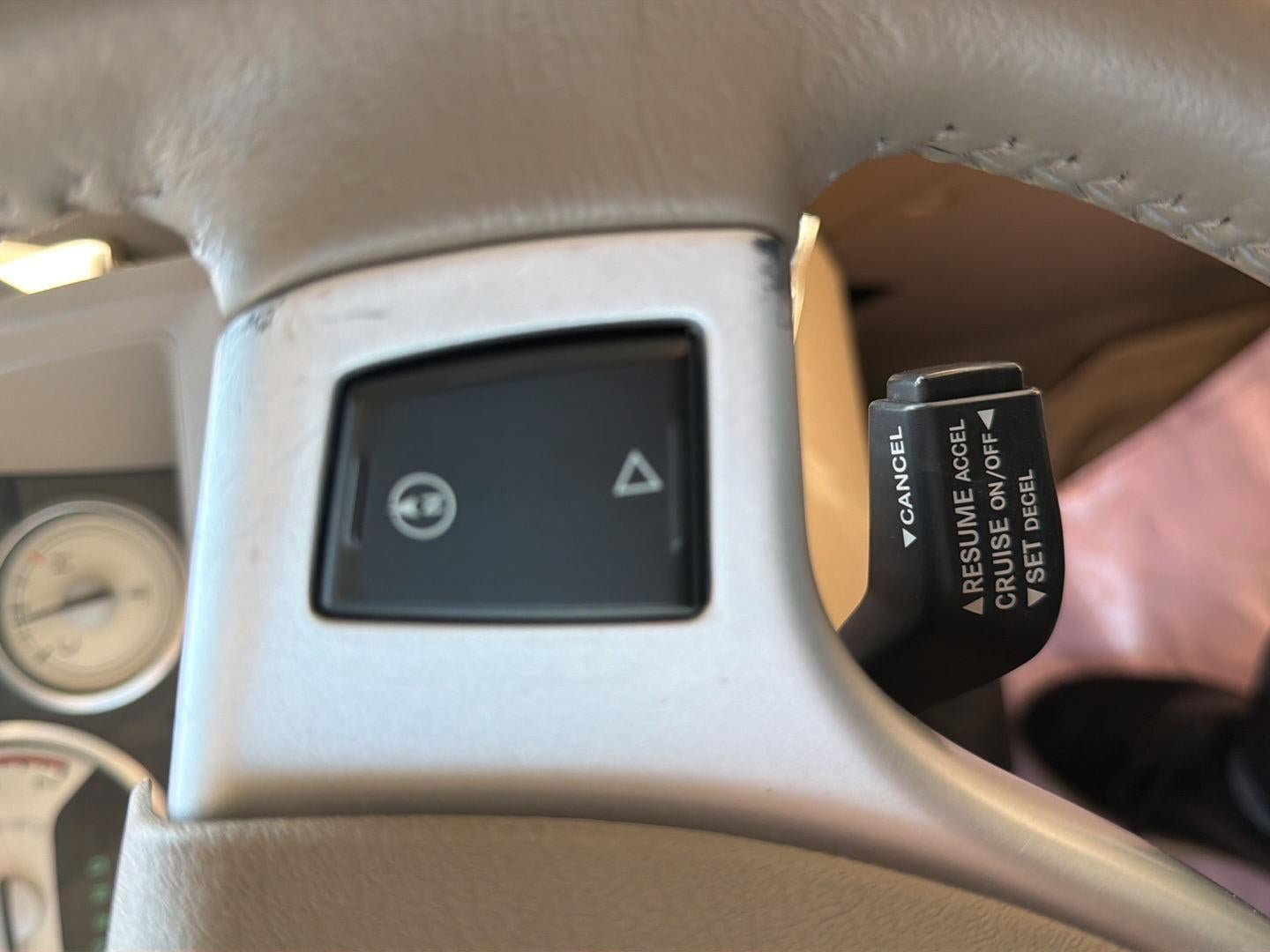 Used 2010 Chrysler Town & Country Limited w/ Entertainment Group #3 FWD image 18