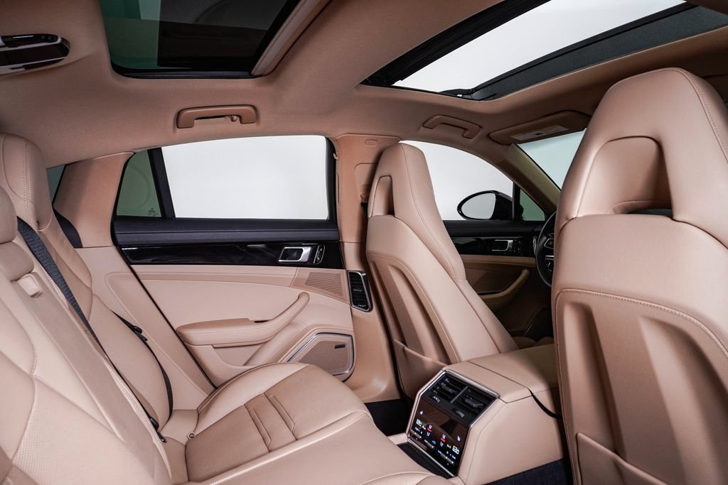 Used 2021 Porsche Panamera RWD image 17