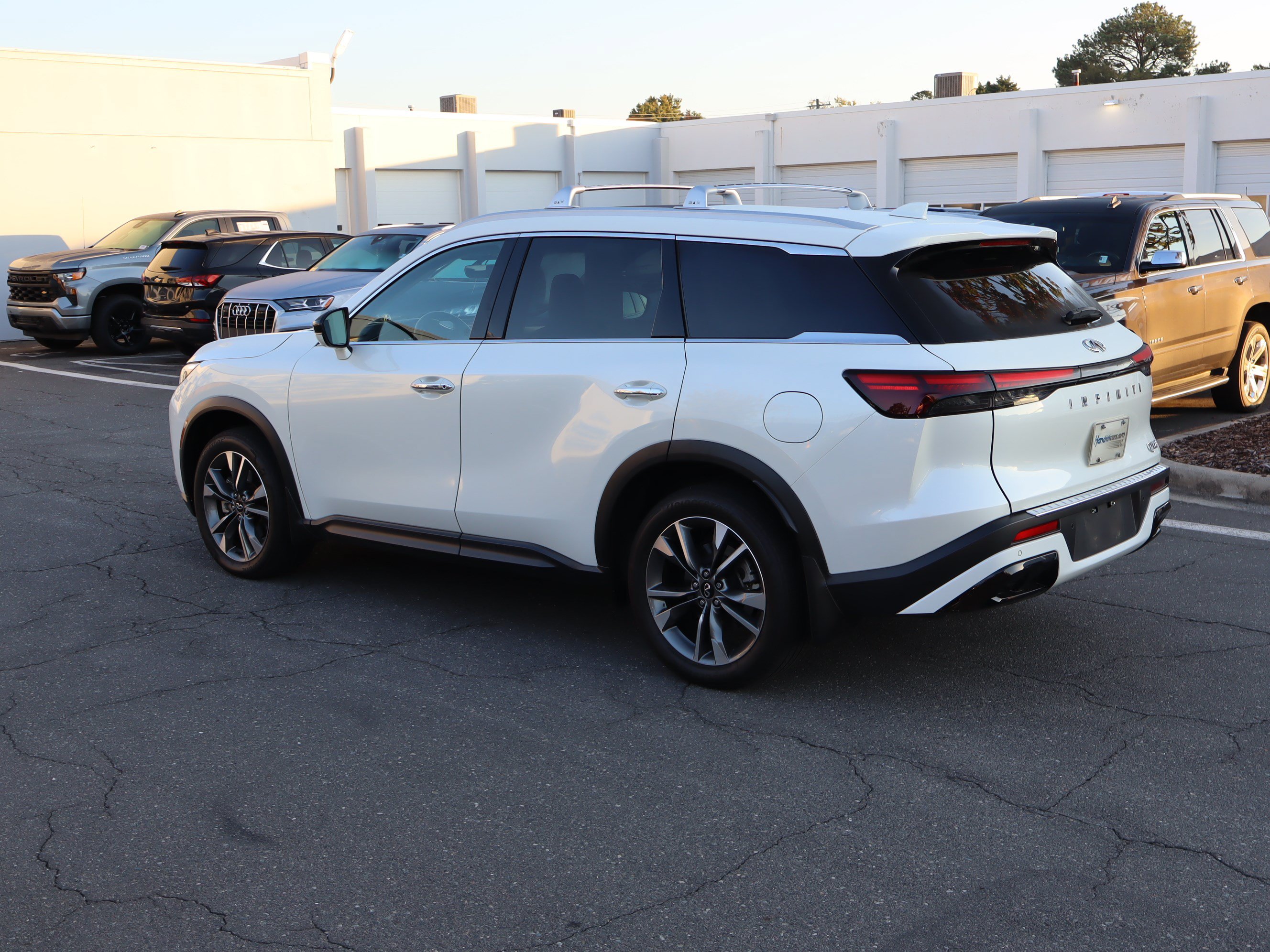 Used 2023 INFINITI QX60 Luxe w/ Cargo Package FWD image 19