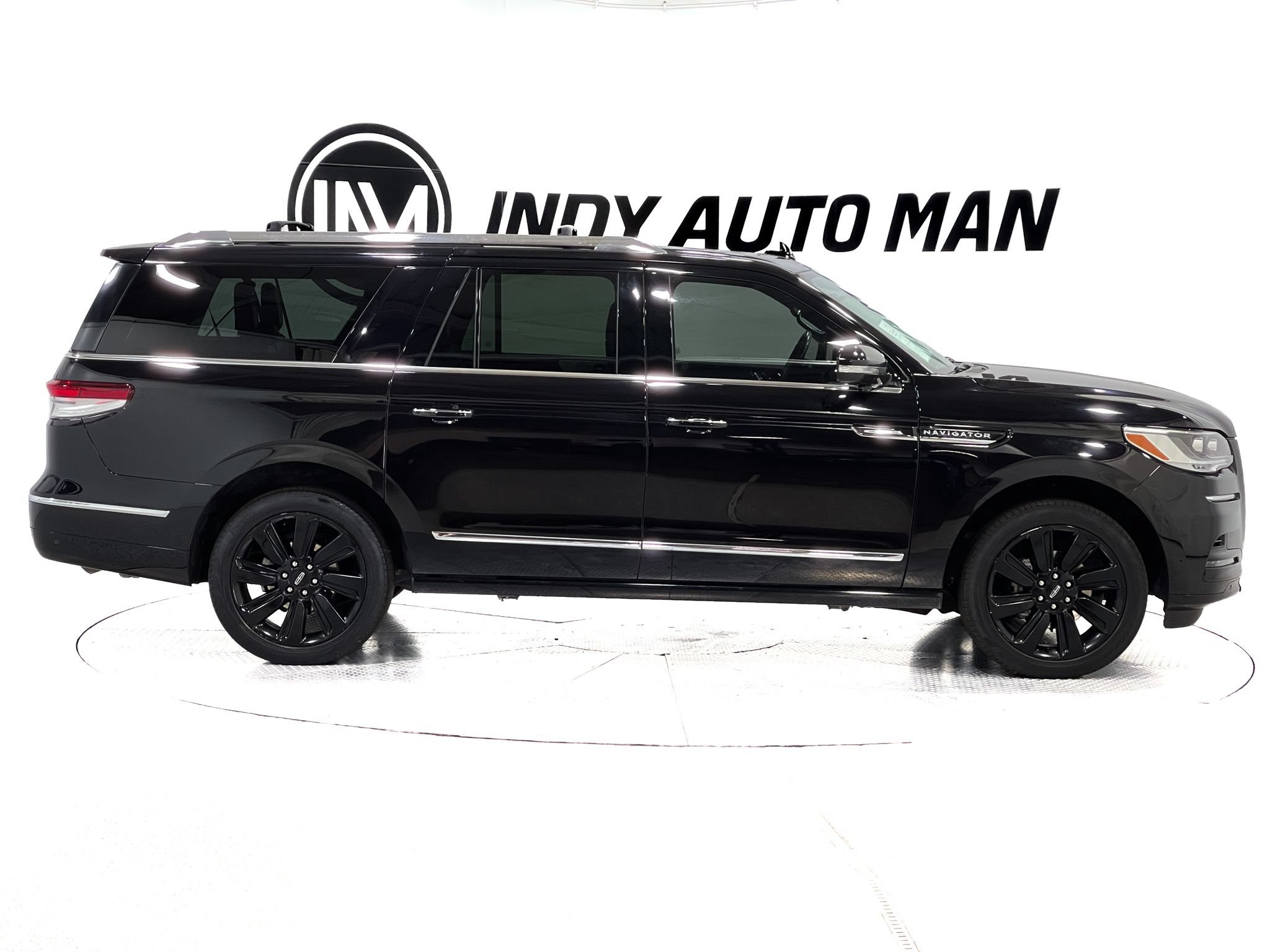 Used 2023 Lincoln Navigator L Reserve AWD/4WD image 3
