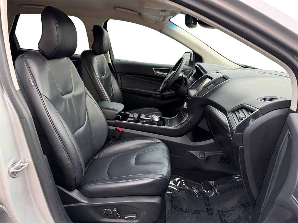 Used 2019 Ford Edge Titanium image 18