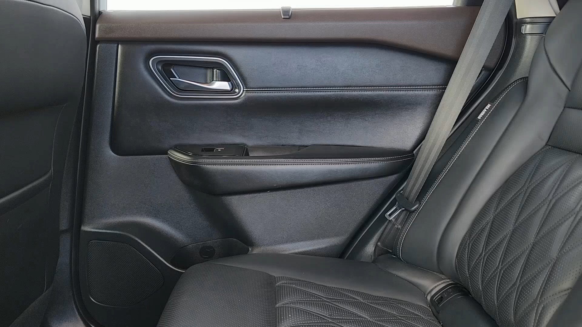 Used 2021 Nissan Rogue Platinum image 17