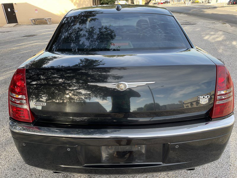 Used 2005 Chrysler 300 C w/ Protection Group II image 8