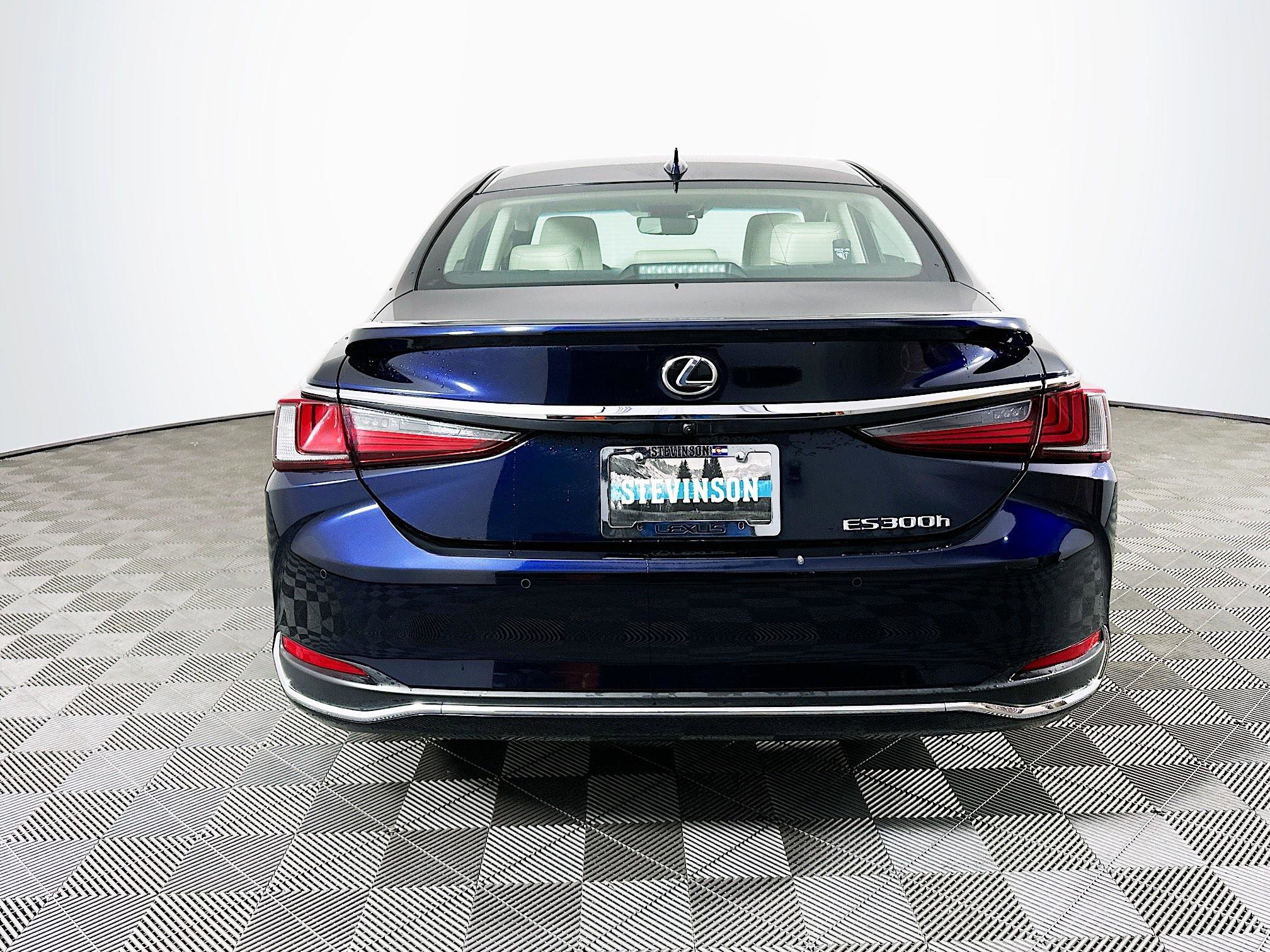 Used 2025 Lexus ES 300h w/ Premium Package image 6
