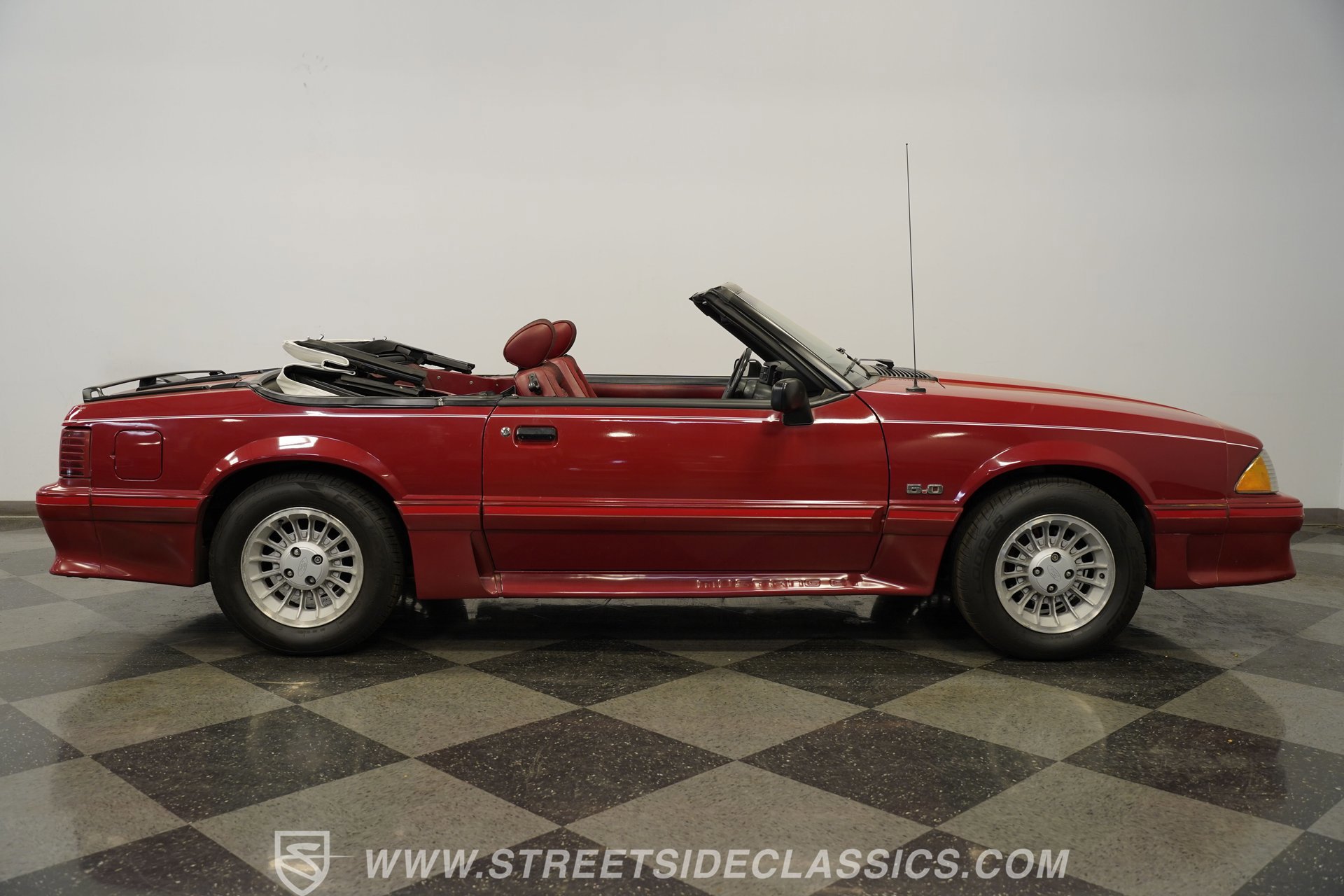 Used 1988 Ford Mustang GT RWD image 15