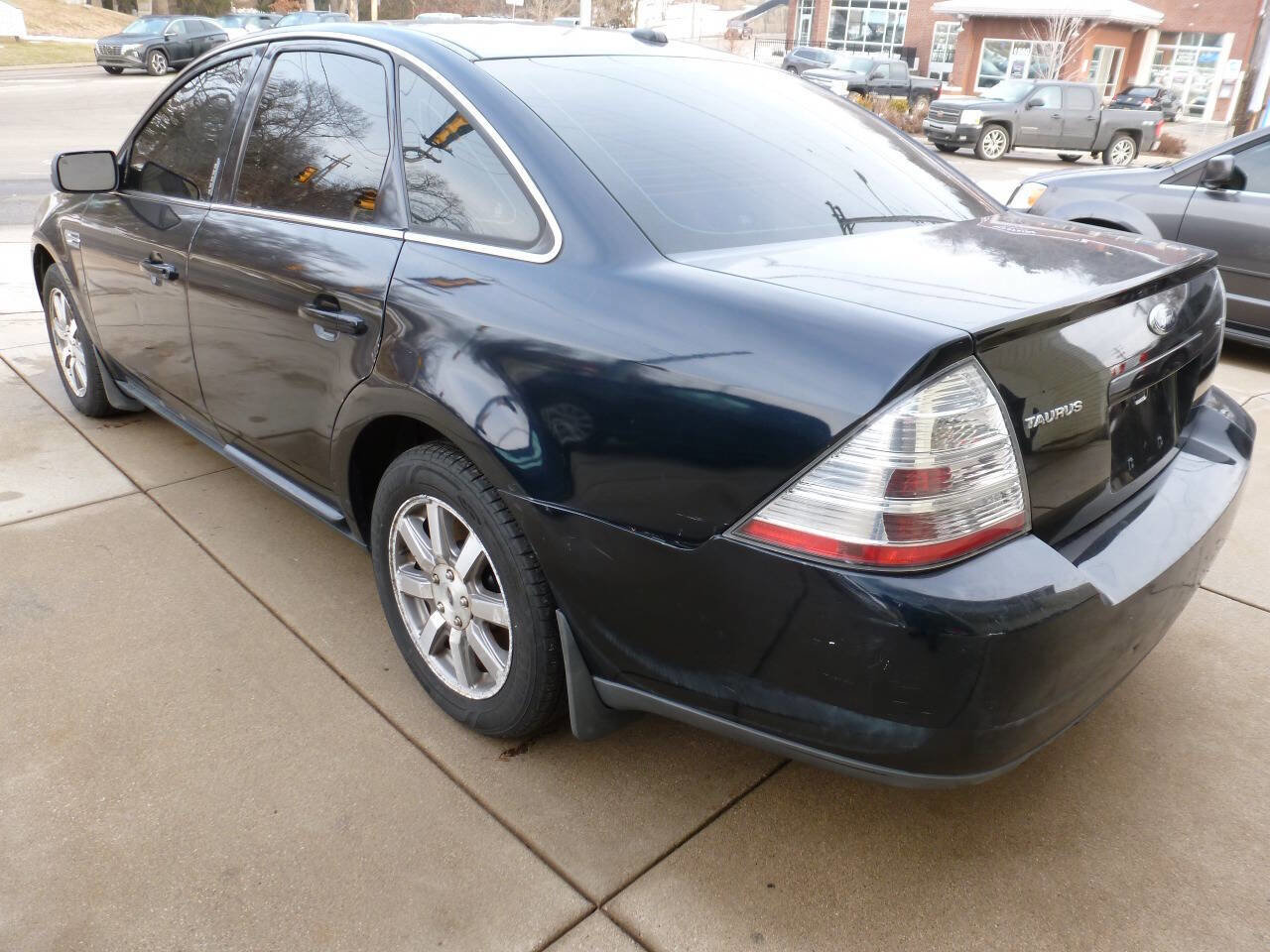 Used 2008 Ford Taurus SEL image 3