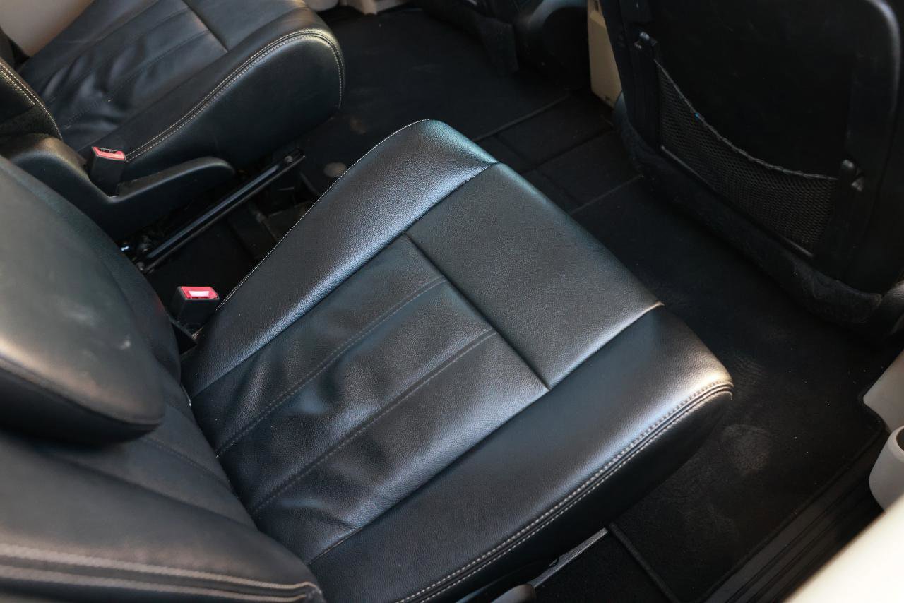 Used 2014 Chrysler Town & Country Touring FWD image 12