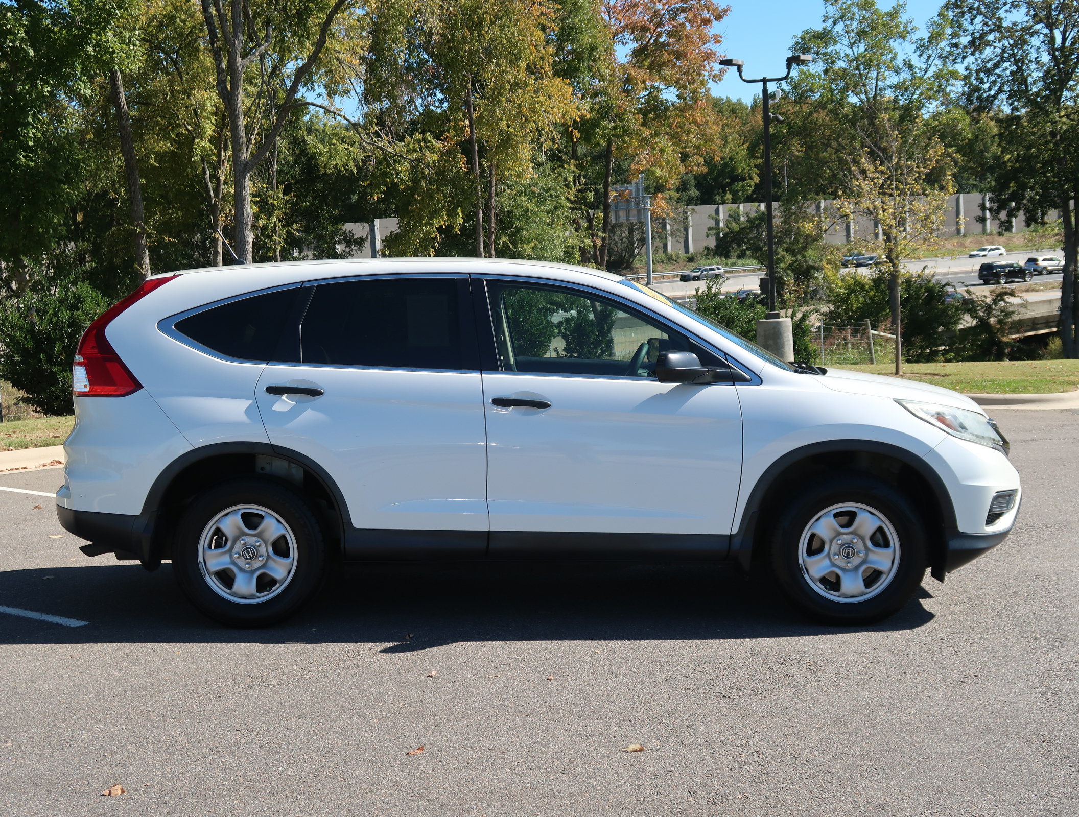 Used 2015 Honda CR-V LX image 9