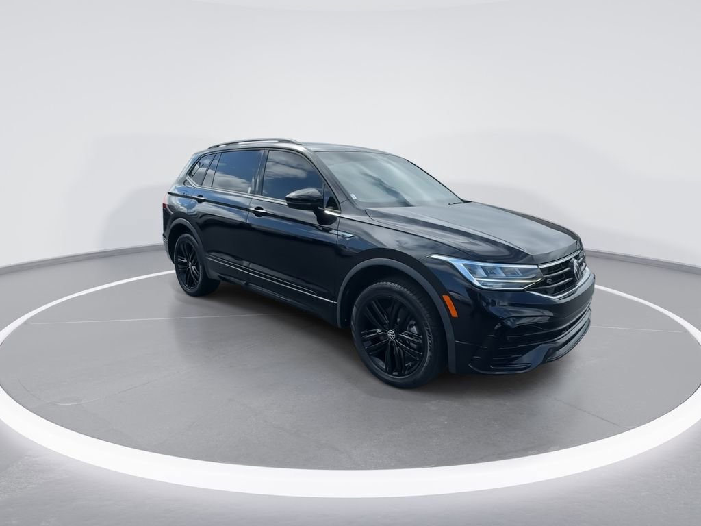 Used 2022 Volkswagen Tiguan SE R-Line AWD/4WD image 2