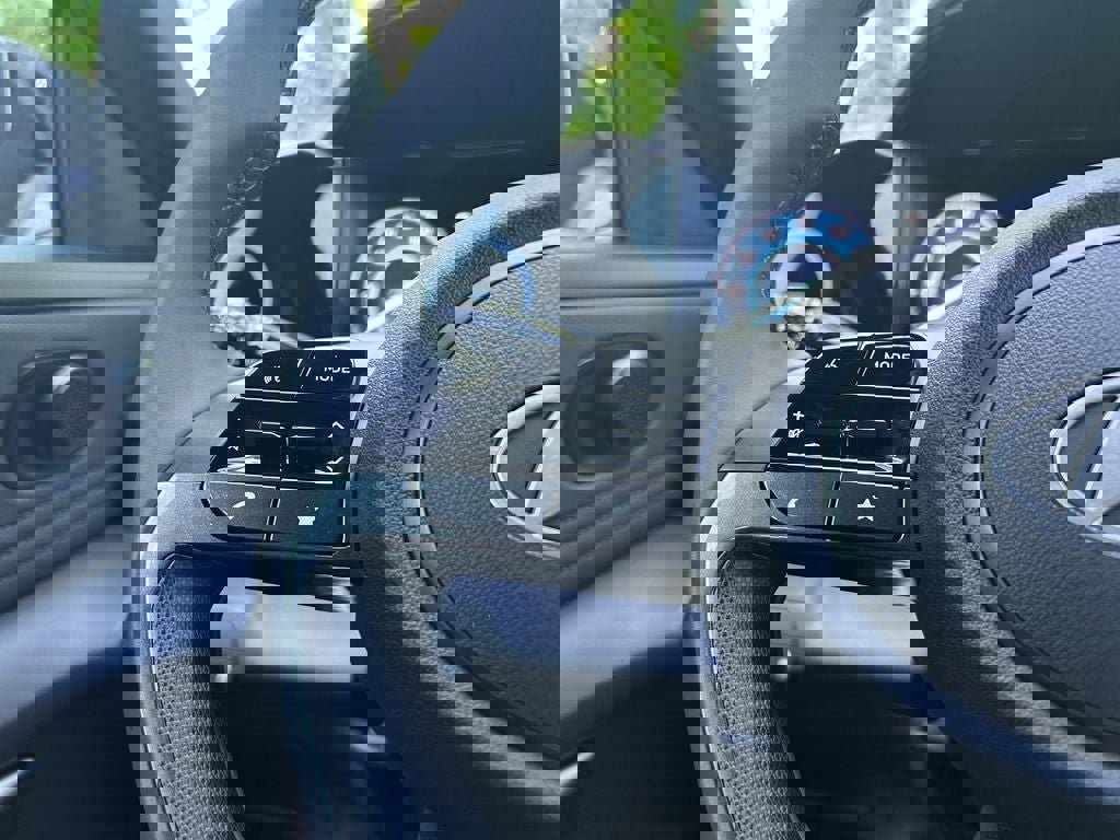 New 2025 Hyundai Elantra SEL image 17