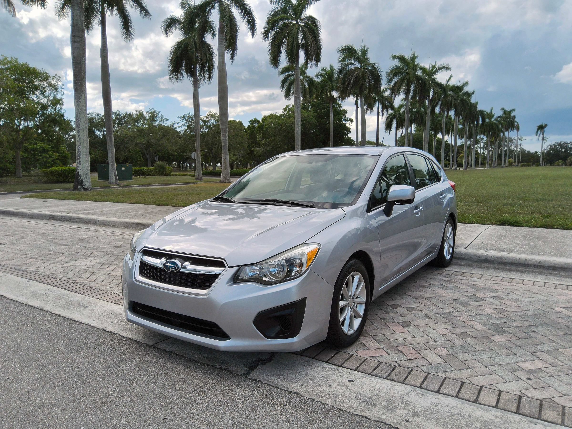Used 2014 Subaru Impreza 2.0i Premium w/ All-Weather Package w/CVT AWD/4WD image 3