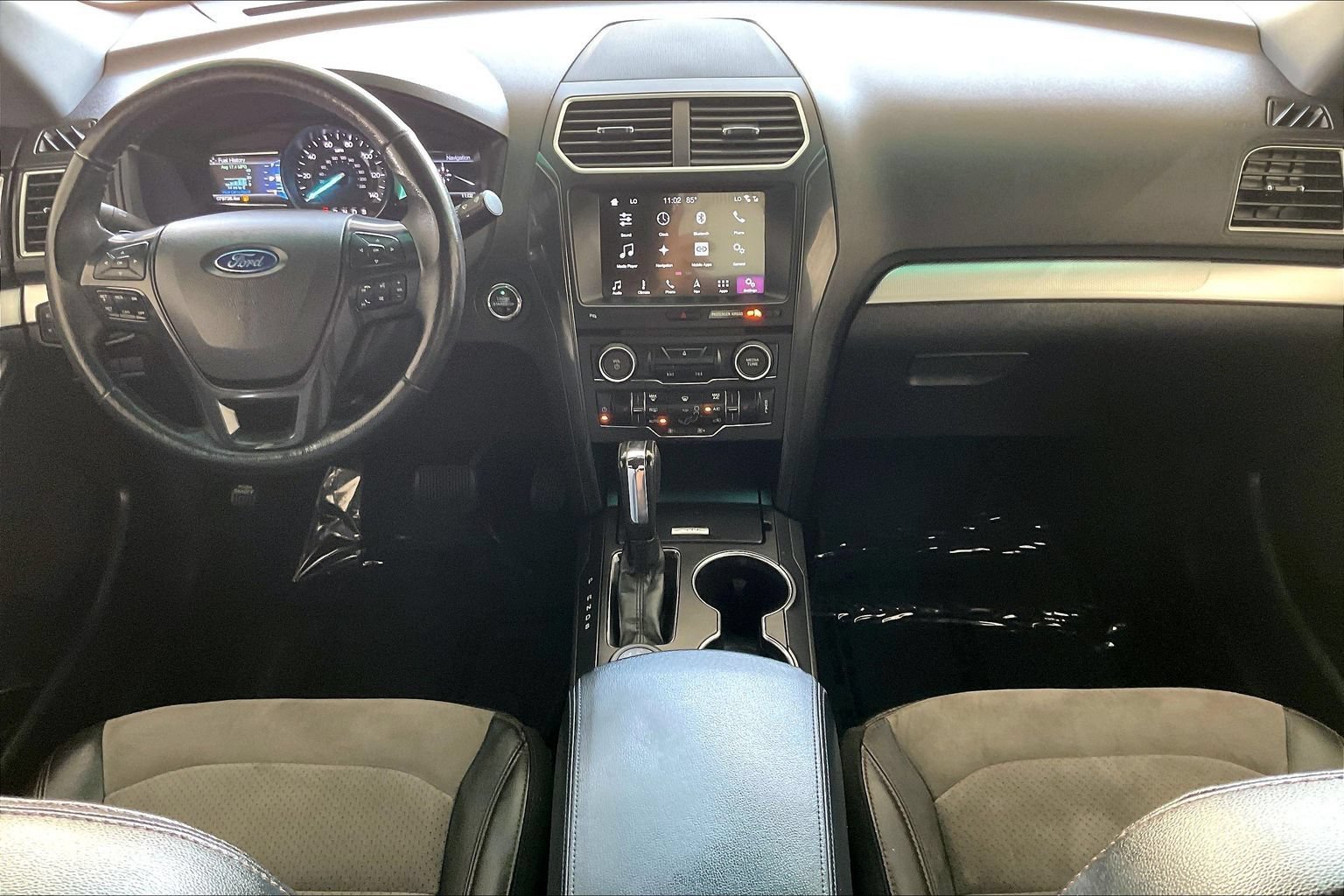 Used 2017 Ford Explorer XLT w/ Equipment Group 202A AWD/4WD image 7