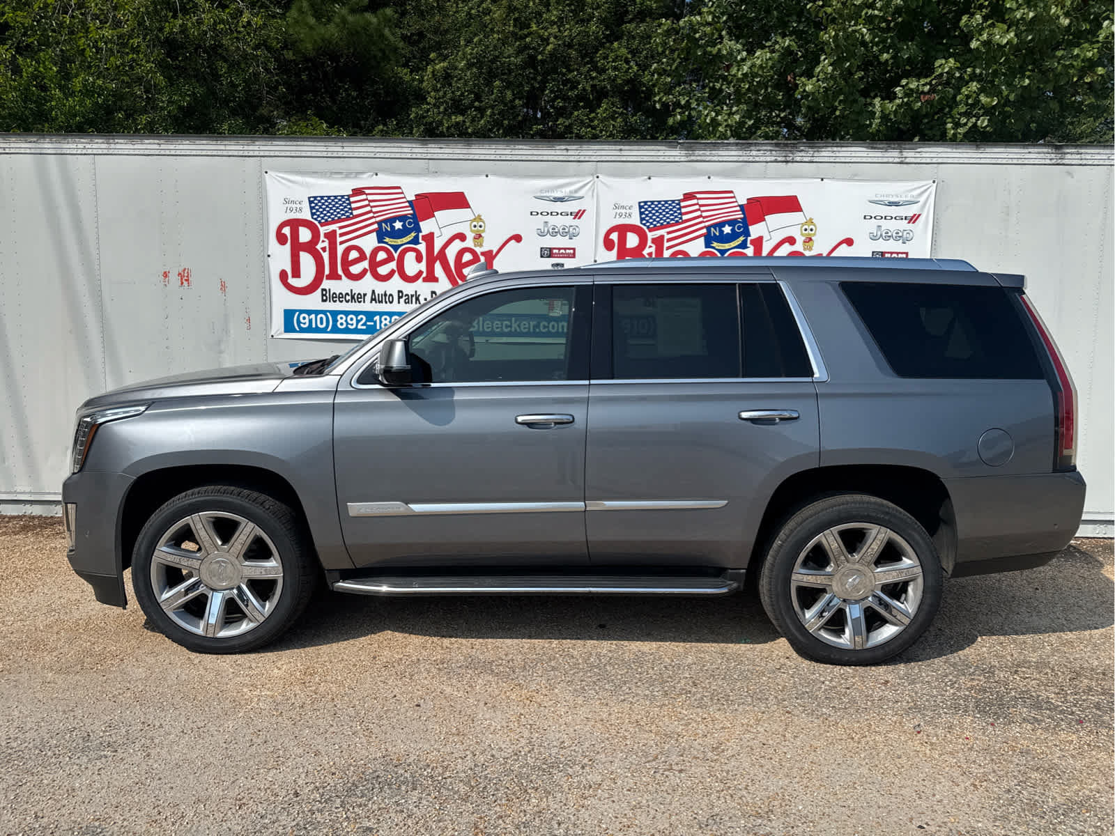 Used 2020 Cadillac Escalade Luxury RWD image 7