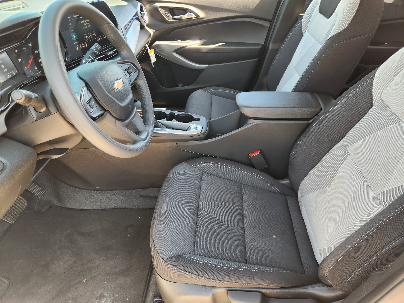 New 2026 Chevrolet Trax LS w/ LS Convenience Package FWD image 13
