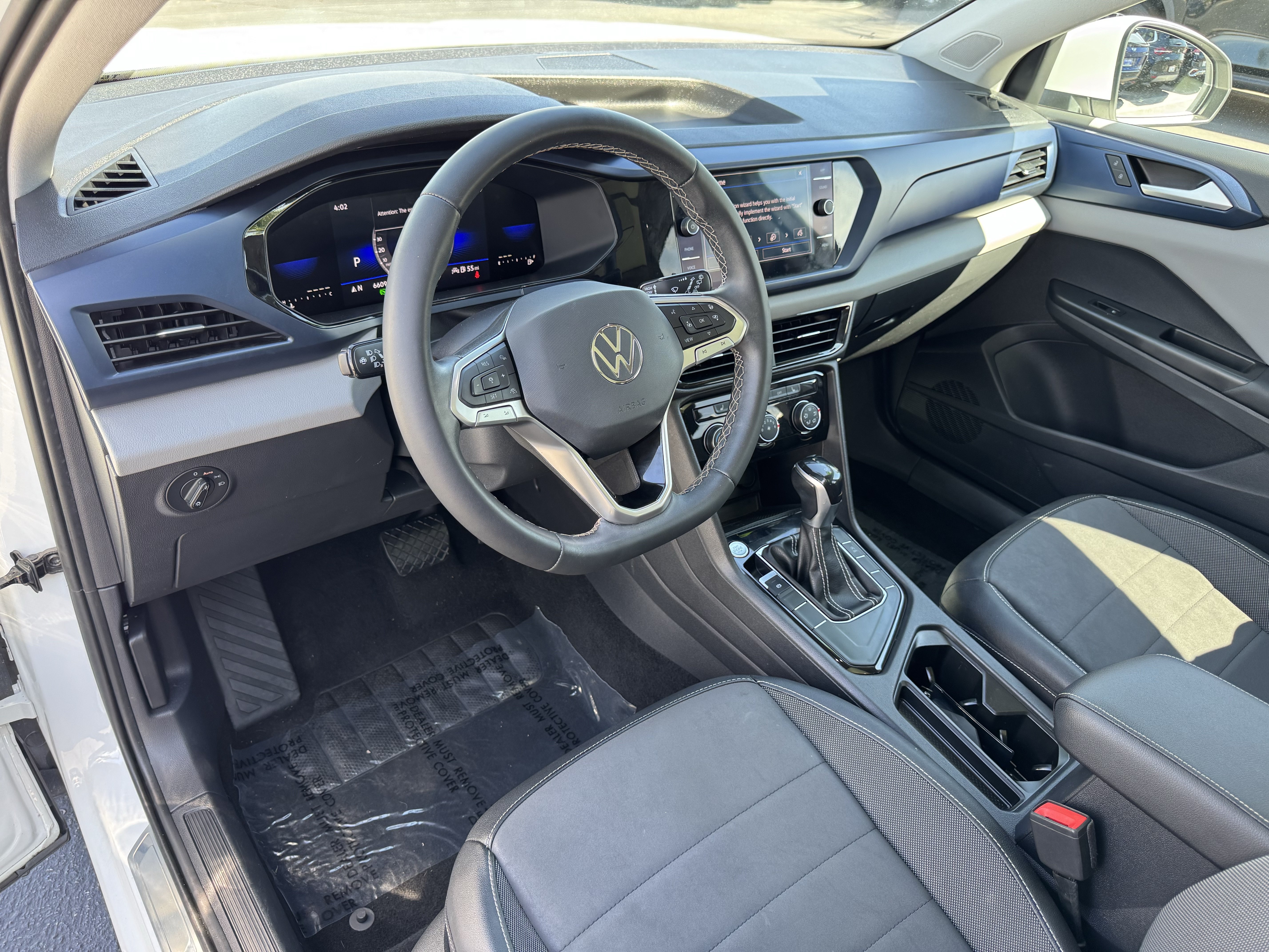 Used 2023 Volkswagen Taos SE w/ Panoramic Sunroof Package FWD image 15