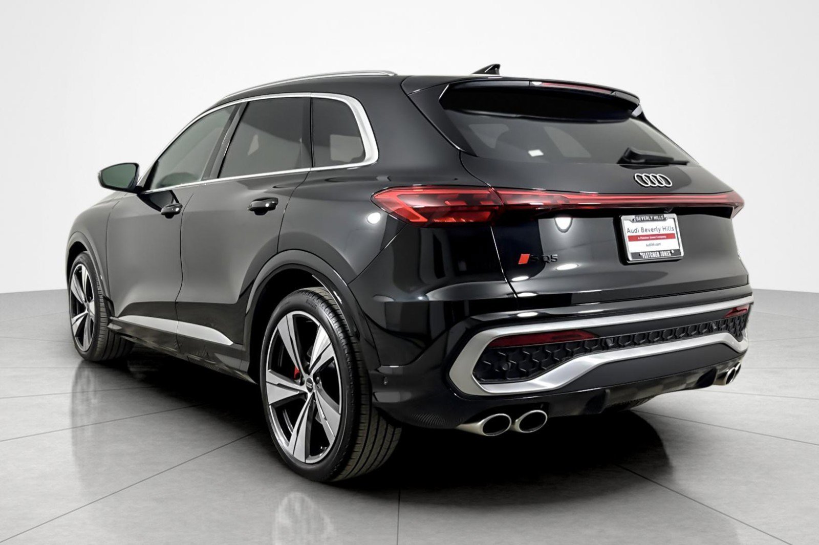 Used 2025 Audi SQ5 Premium Plus w/ Premium Plus Package image 3