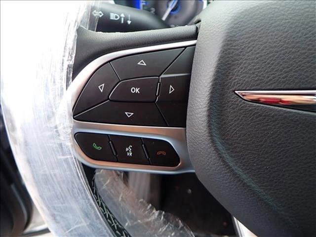 New 2026 Chrysler Pacifica Limited w/ Uconnect Theater Family Group AWD/4WD image 18