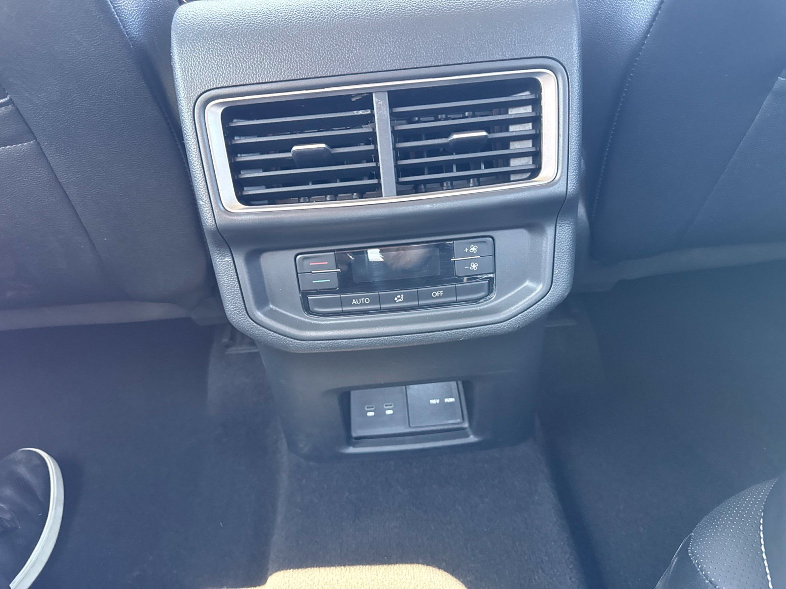Used 2024 Volkswagen Atlas SE FWD image 17