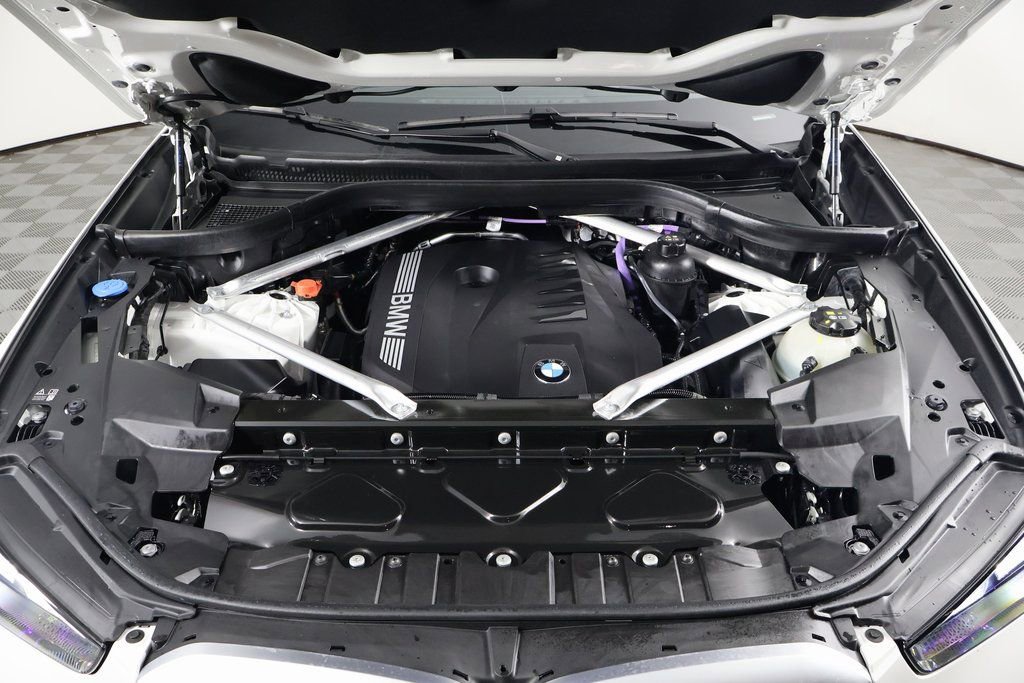 Used 2025 BMW X5 xDrive40i w/ Climate Comfort Package image 15