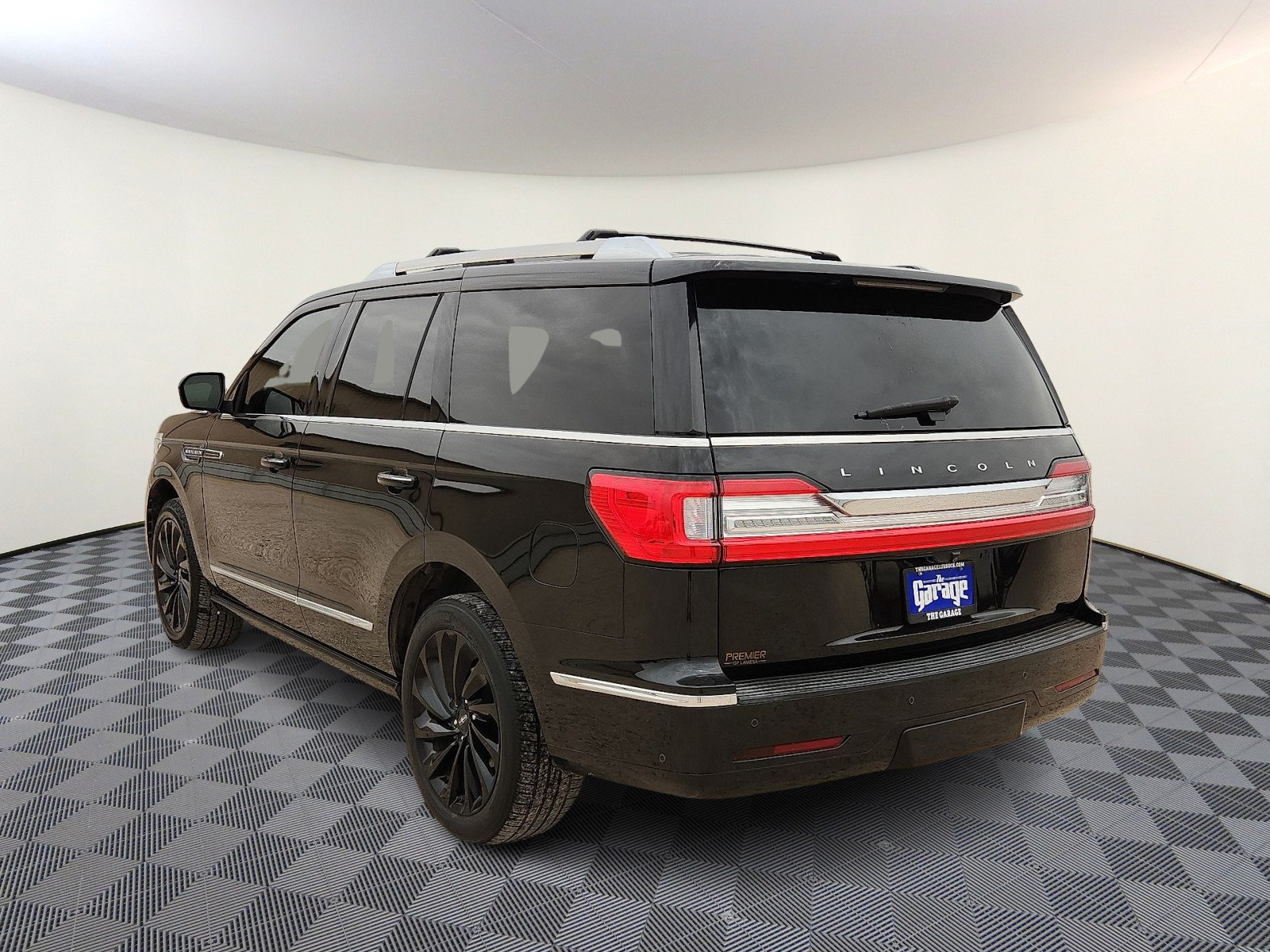 Used 2020 Lincoln Navigator Reserve w/ Equipment Group 208A Reserve AWD/4WD image 3