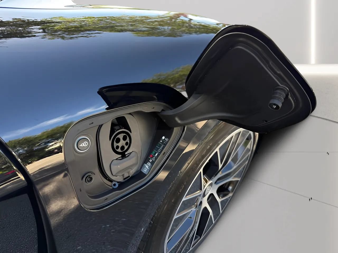 Used 2022 Porsche Taycan RWD image 30