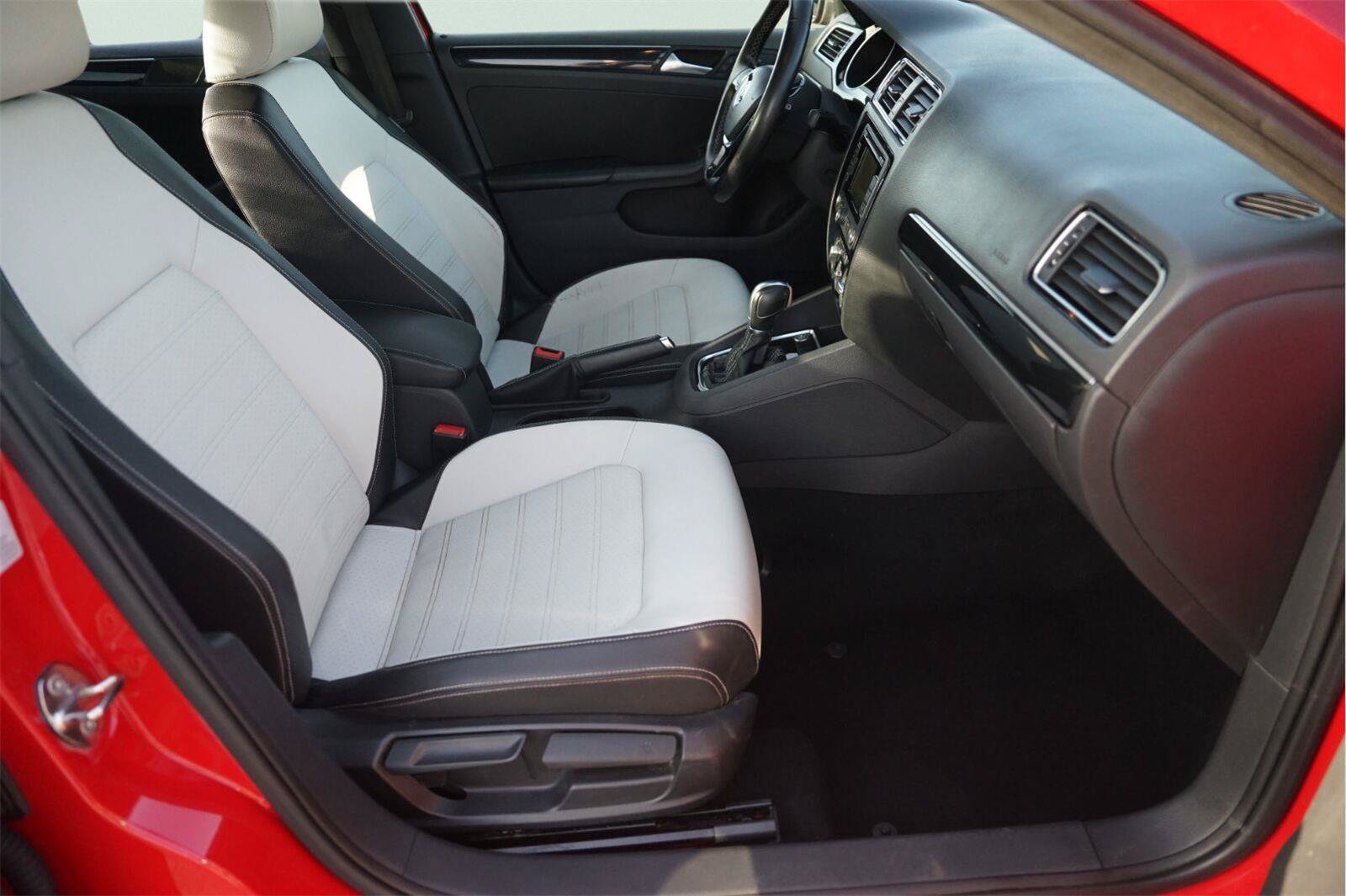 Used 2015 Volkswagen Jetta Sport FWD image 18