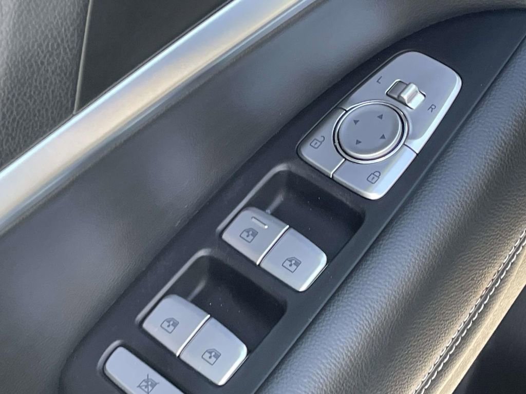 Used 2020 Genesis G70 2.0T RWD image 14