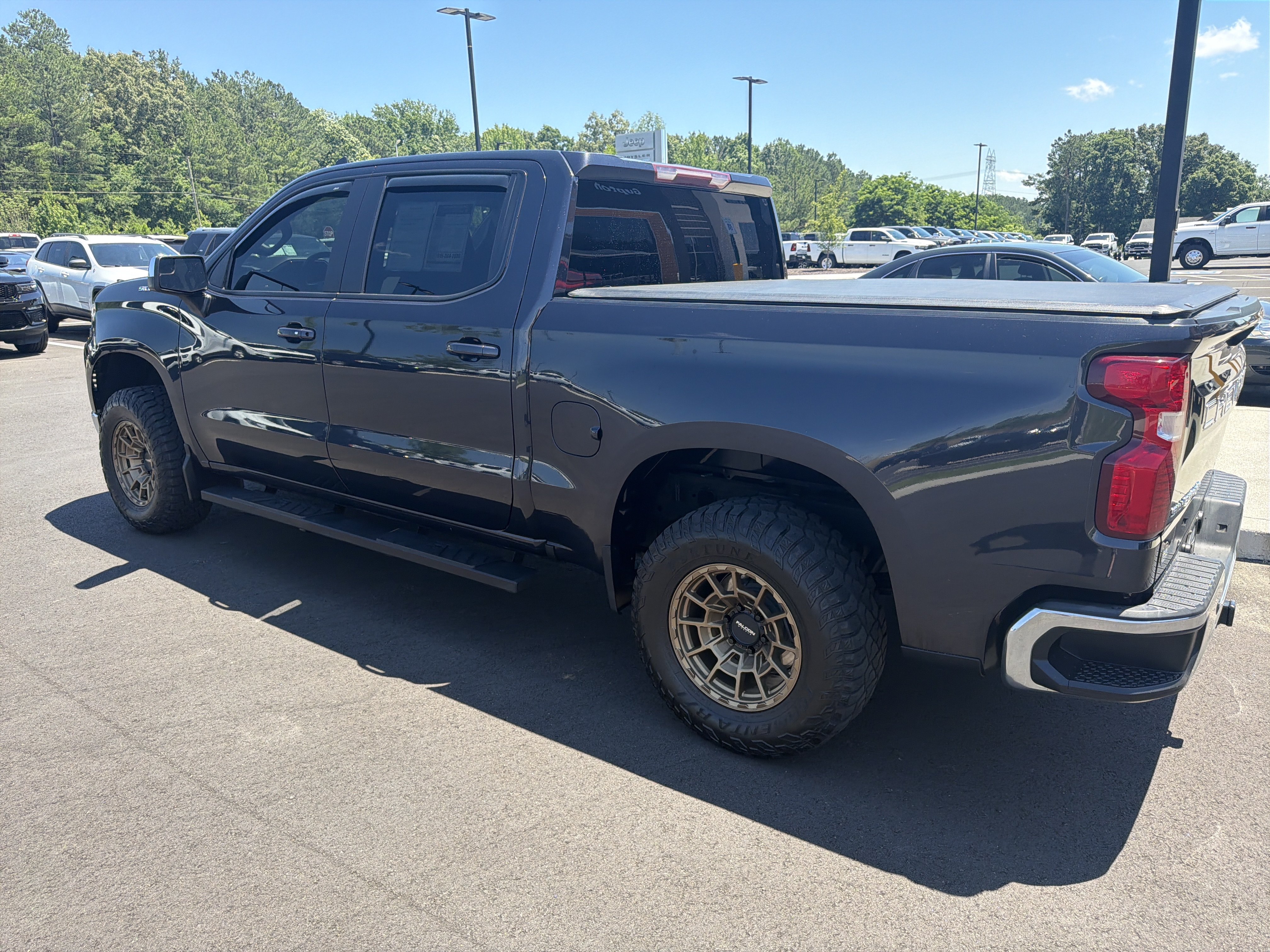 Used 2022 Chevrolet Silverado 1500 LT RWD image 10