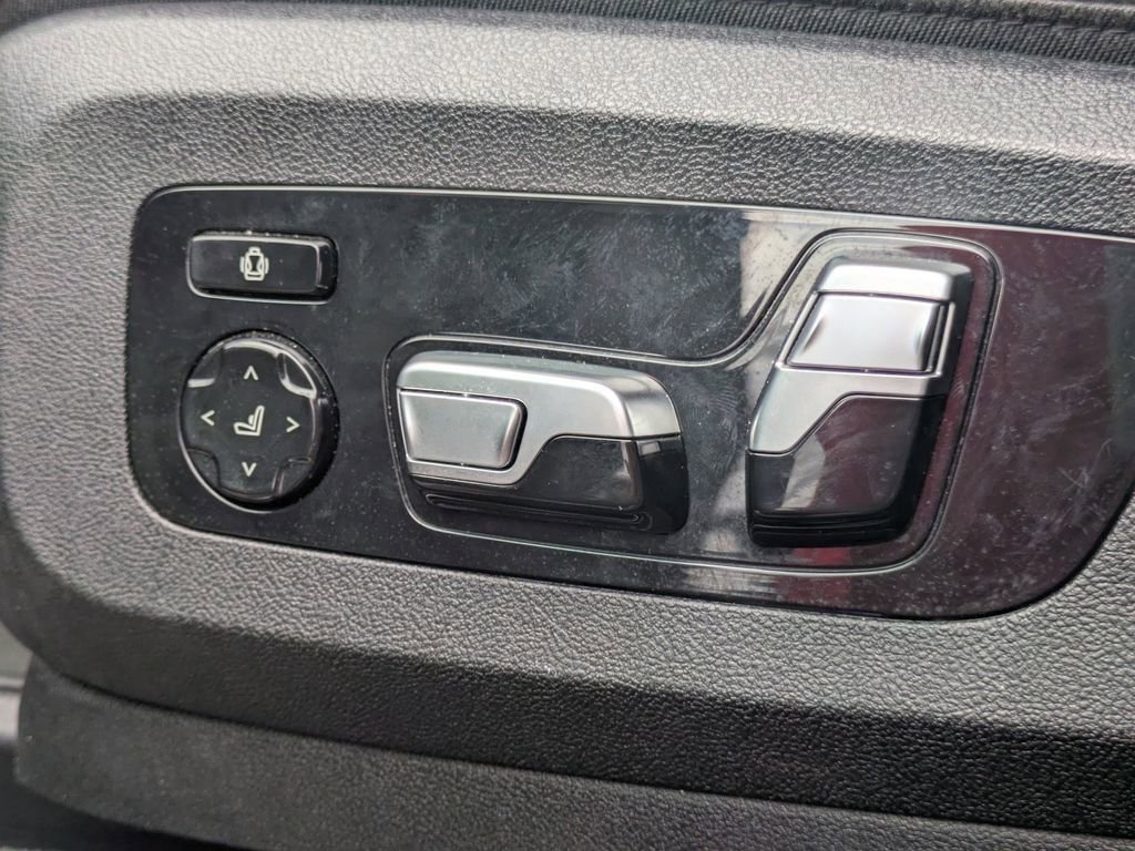 Used 2019 BMW X5 xDrive50i w/ Parking Assistance Package image 22