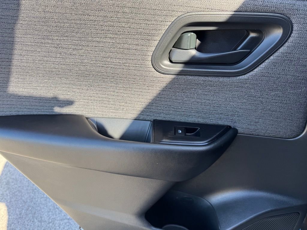 Used 2023 Nissan Rogue S image 22