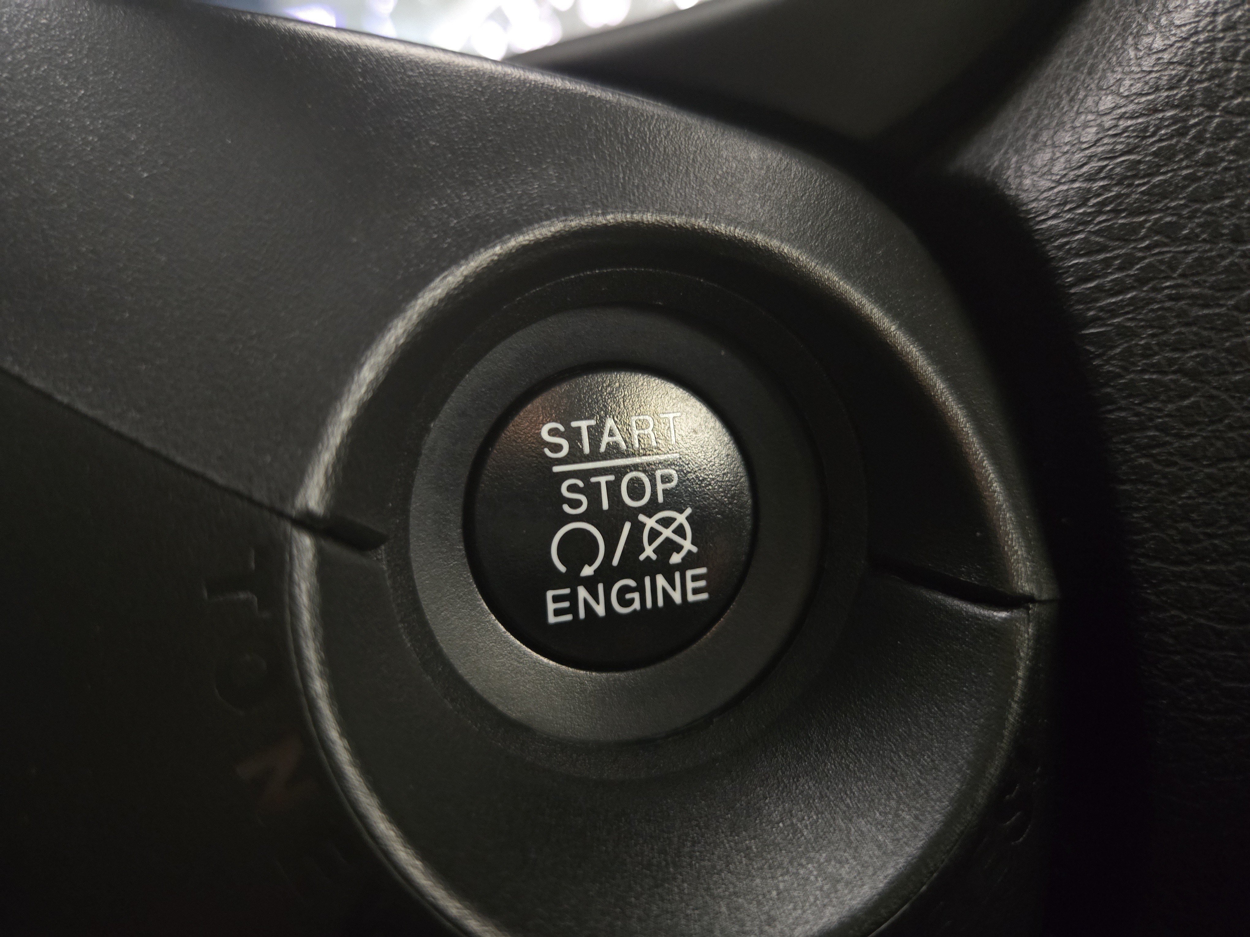 Used 2020 Jeep Renegade Latitude w/ Cold Weather Group AWD/4WD image 29