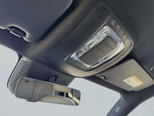 Used 2025 Mercedes-Benz GLB 250 image 30