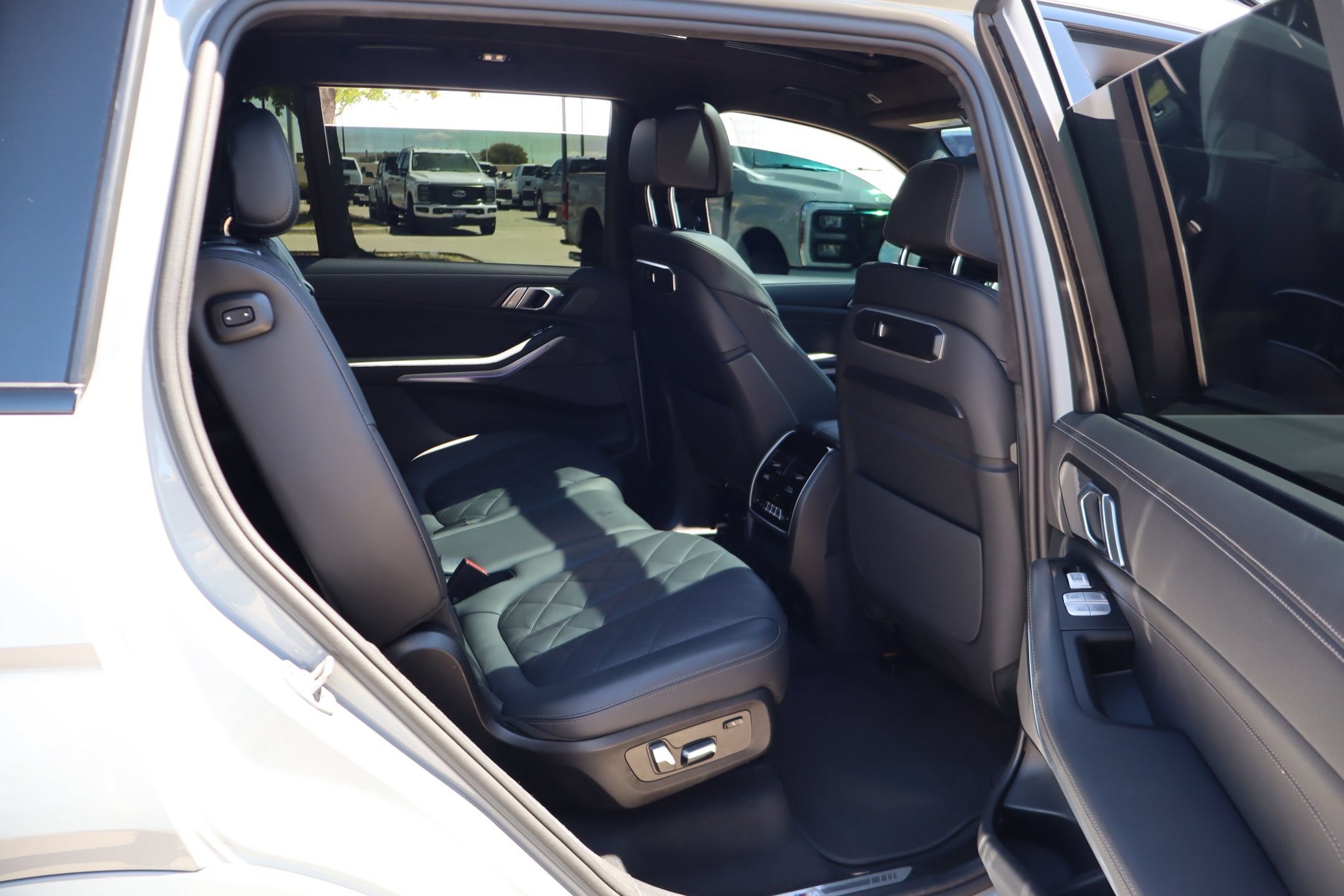 Used 2025 BMW X7 xDrive40i AWD/4WD image 31