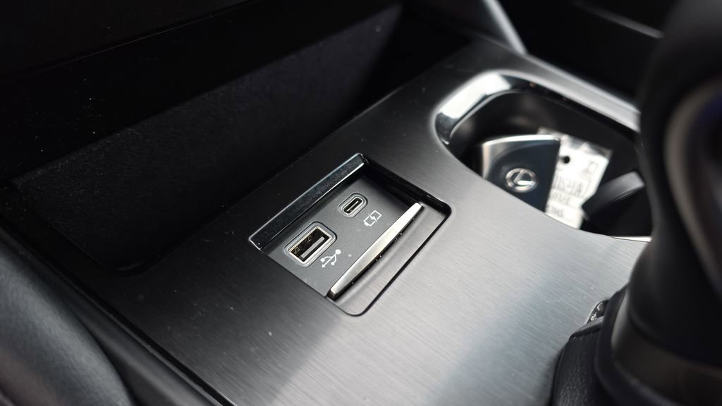 Certified 2024 Lexus ES 350 w/ Premium Package image 27