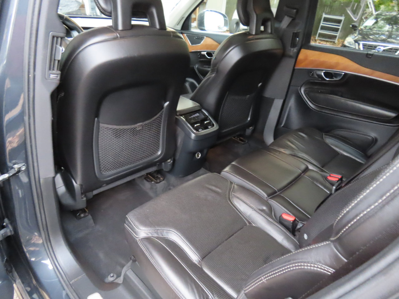 Used 2017 Volvo XC90 T6 Inscription w/ Vision Package image 12
