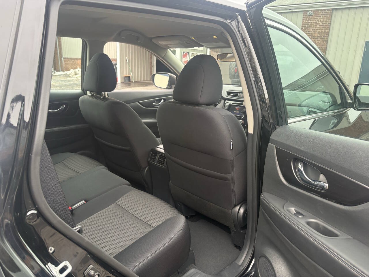 Used 2018 Nissan Rogue S AWD/4WD image 12