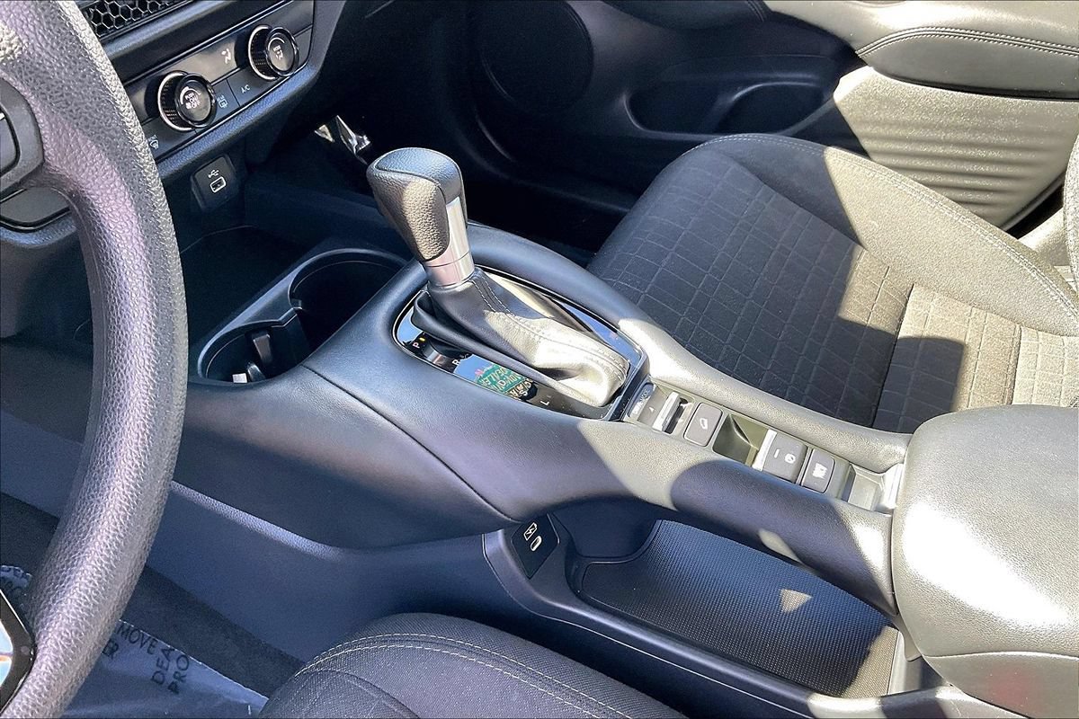 Used 2025 Honda HR-V LX image 31