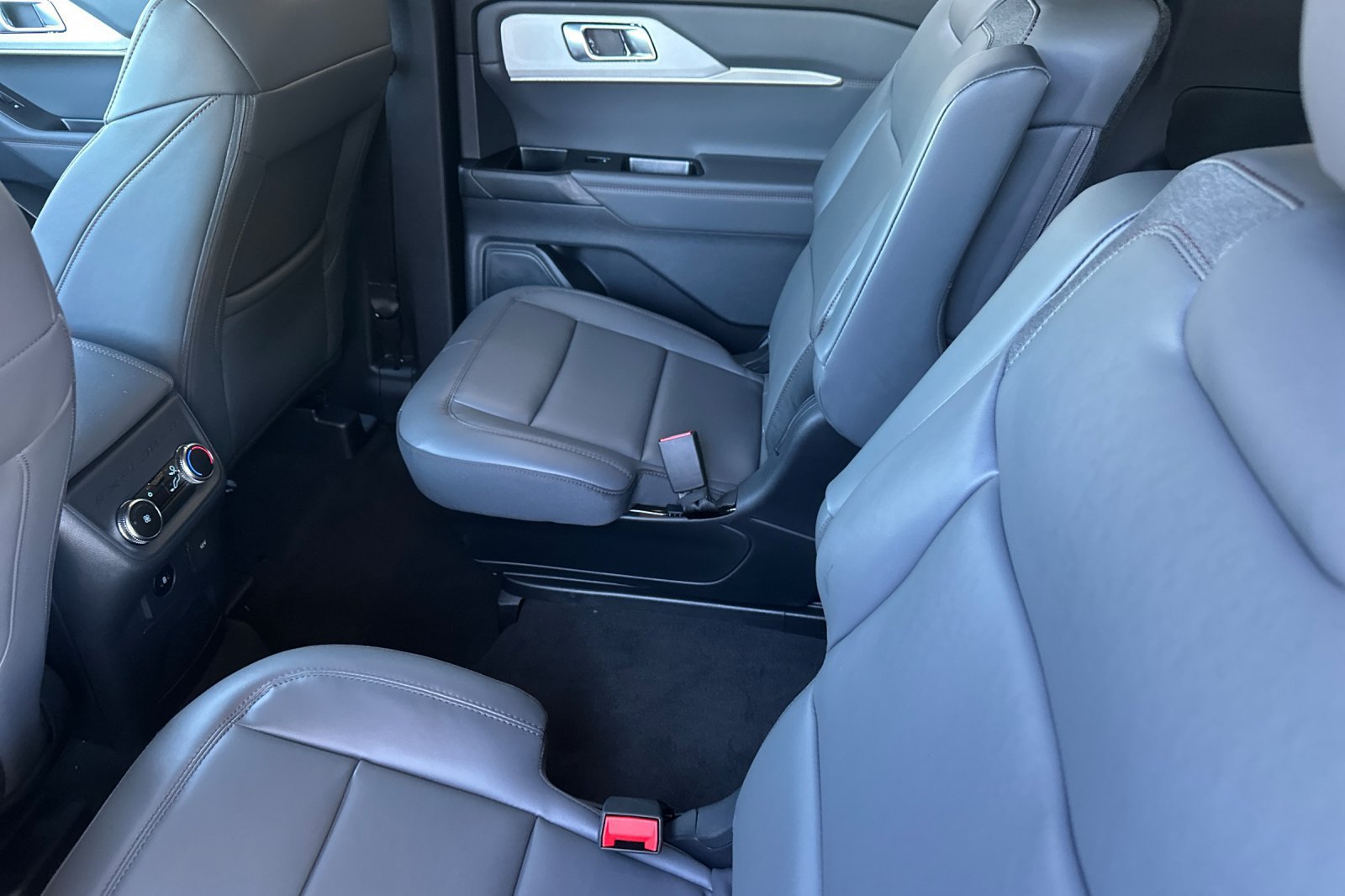 New 2027 Ford Explorer Active w/ Active Comfort Package RWD image 12