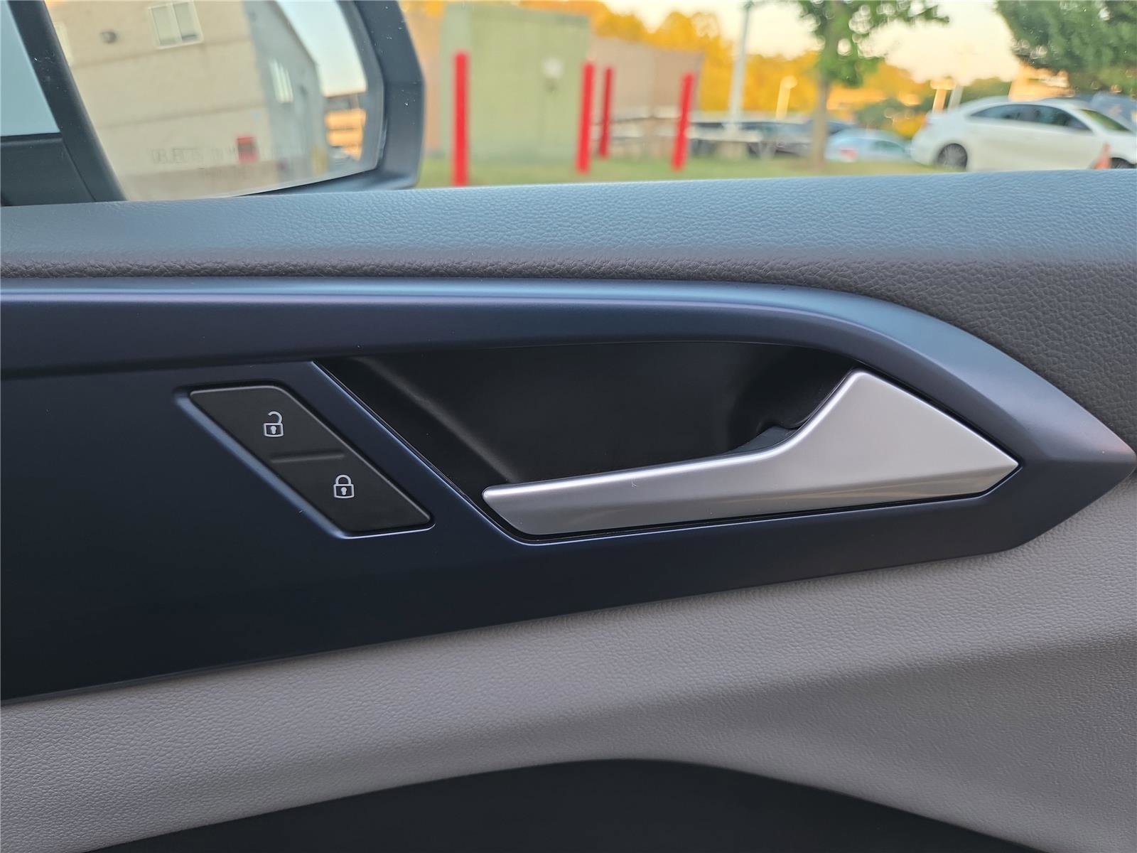 Used 2022 Volkswagen Taos SE image 31