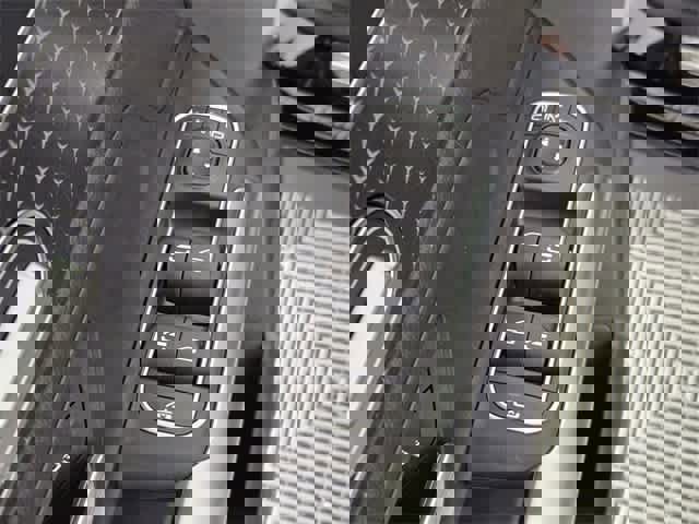 Certified 2025 Mercedes-Benz GLA 250 4MATIC image 40