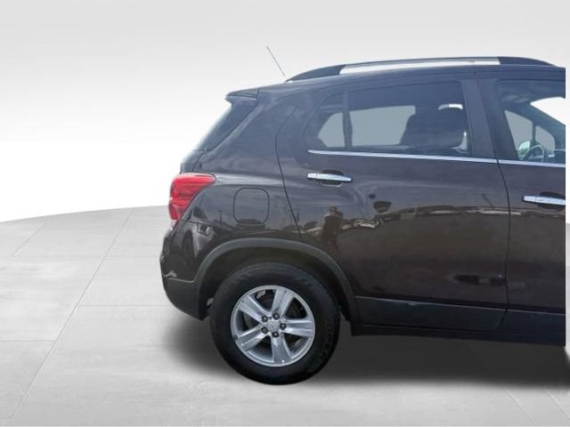 Used 2020 Chevrolet Trax LT w/ Driver Confidence Package FWD image 4