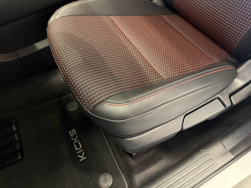 Used 2025 Nissan Kicks SR image 26