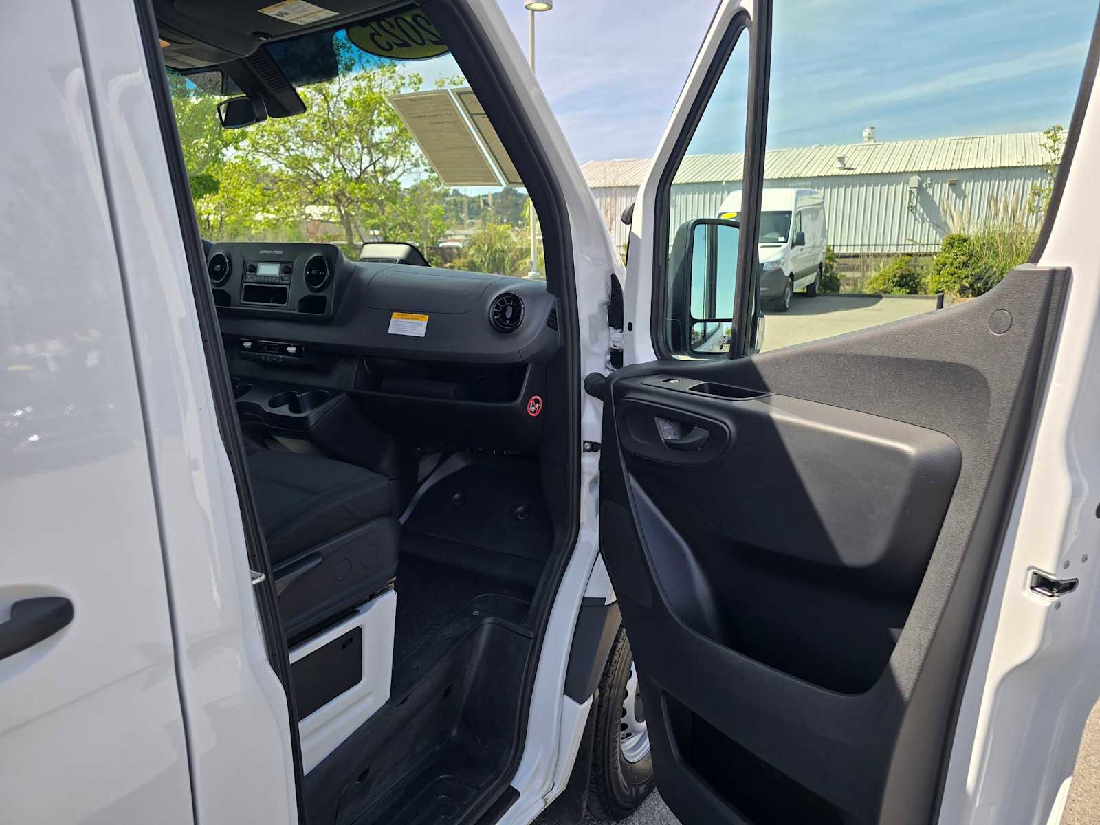 Used 2025 Mercedes-Benz Sprinter 2500 image 12