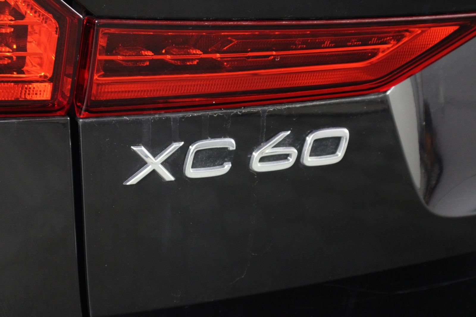Certified 2025 Volvo XC60 B5 Plus AWD/4WD image 19