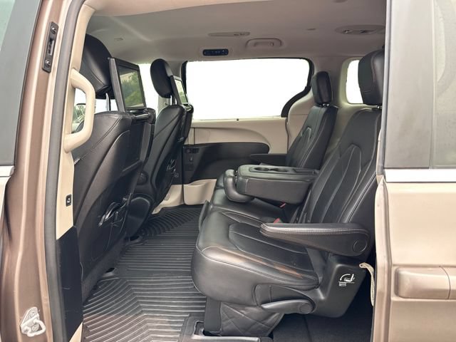 Used 2017 Chrysler Pacifica Touring-L Plus w/ Tire & Wheel Group FWD image 11