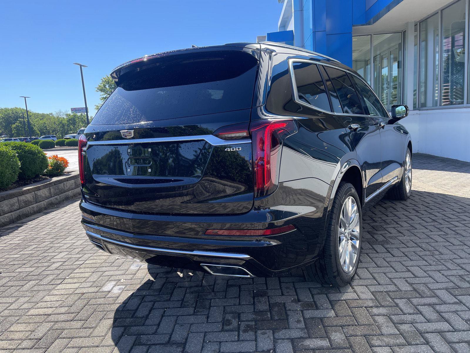 Used 2024 Cadillac XT6 Premium Luxury w/ LPO, Floor Liner Package AWD/4WD image 5
