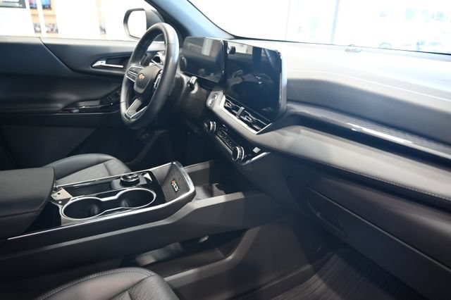 Used 2026 Chevrolet Equinox LT w/ Convenience Package II FWD image 13