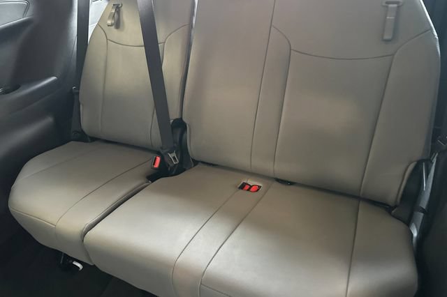 Certified 2026 Toyota Sienna XLE FWD image 19