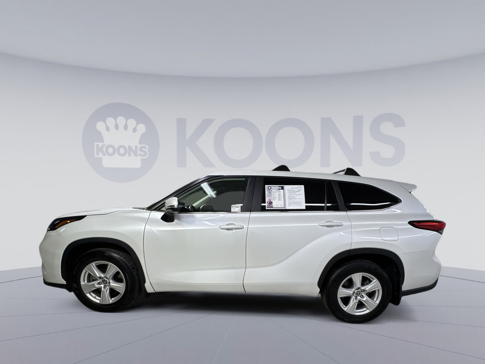 Used 2023 Toyota Highlander LE image 8